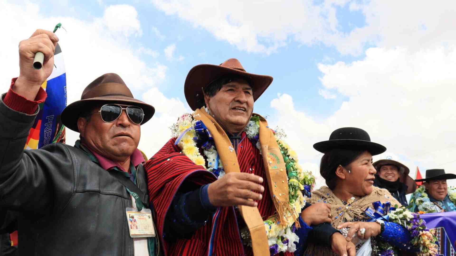 La lotta politica in Bolivia dopo il golpe sventato: Arce, Morales e la crisi energetica
