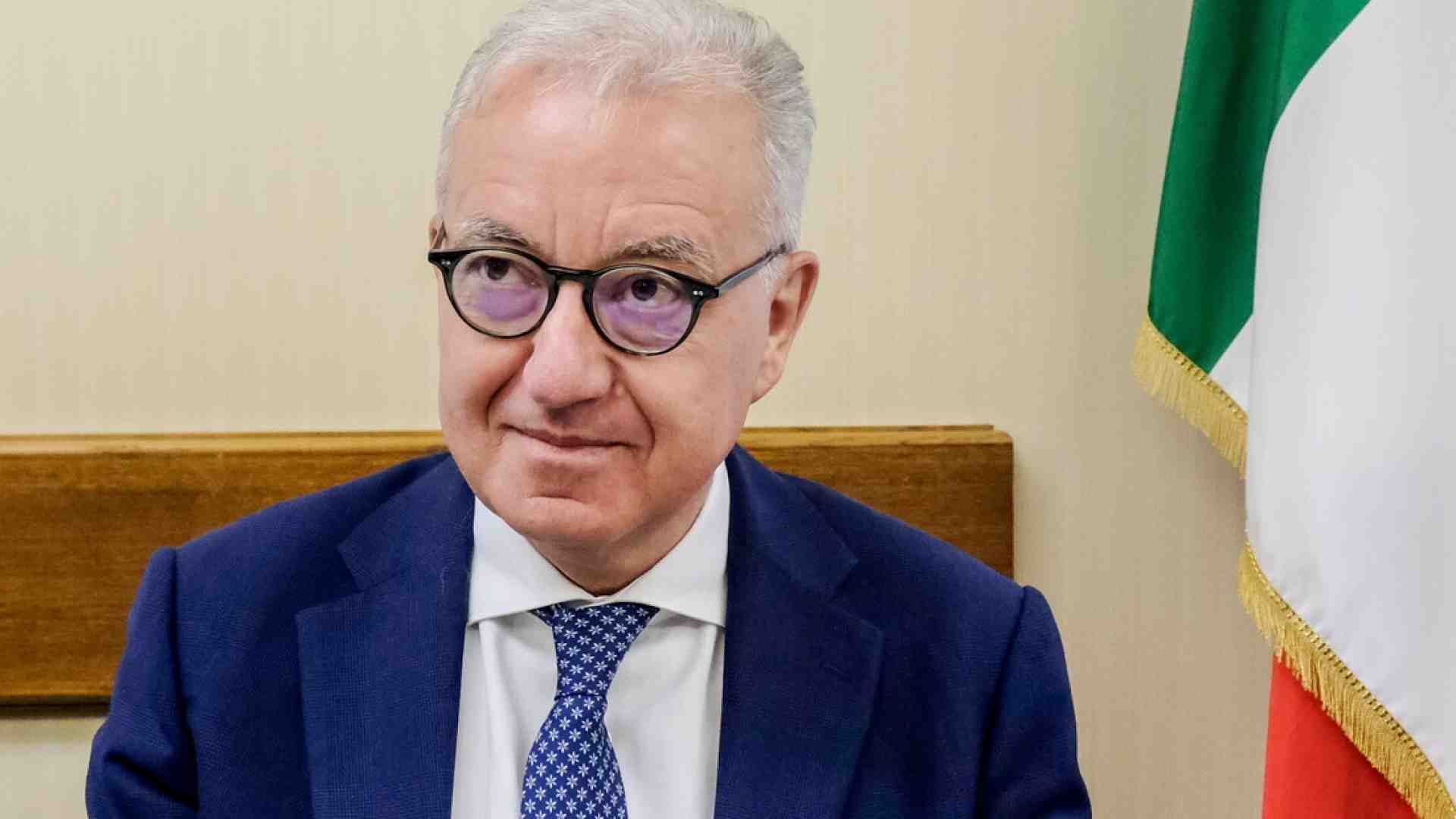 "Corte dei Conti, meno burocrazia più efficacia". L'appello di Mantovano