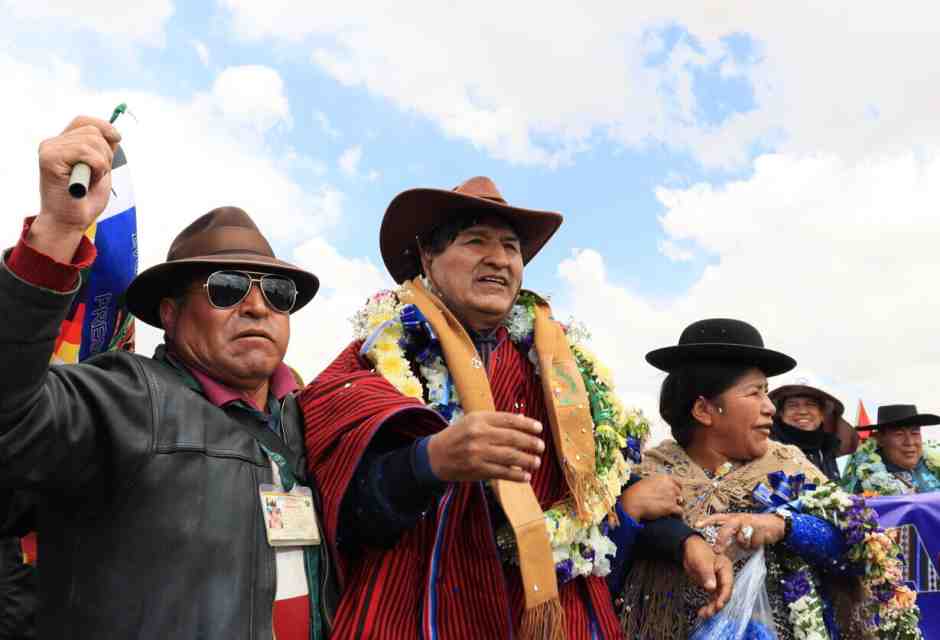 La lotta politica in Bolivia dopo il golpe sventato: Arce, Morales e la crisi energetica