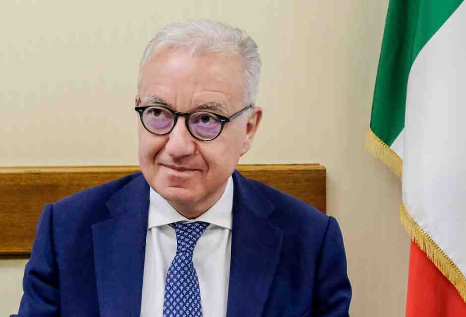 "Corte dei Conti, meno burocrazia più efficacia". L'appello di Mantovano