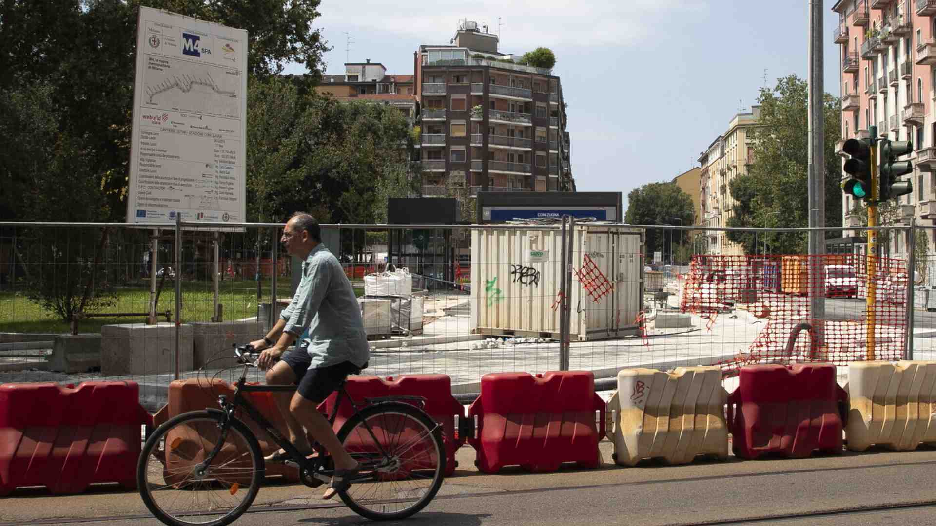 Milano, 12 miliardi bloccati: cantieri fermi e accuse di lottizzazione abusiva. Anche Confindustria lancia l'allarme