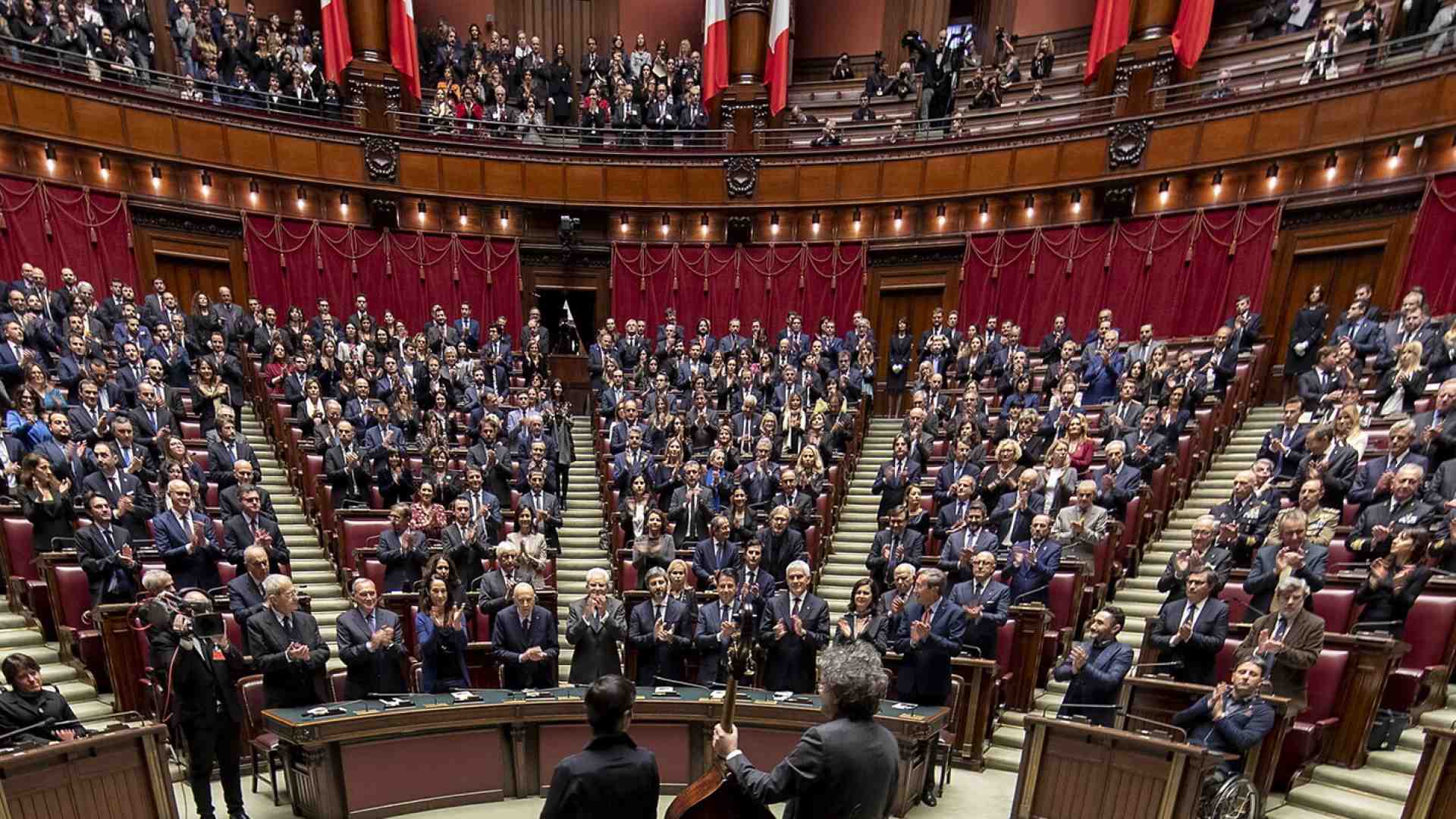 Cala la fiducia nelle istituzioni, un altro segno della crisi delle democrazie. Un sondaggio Ocse