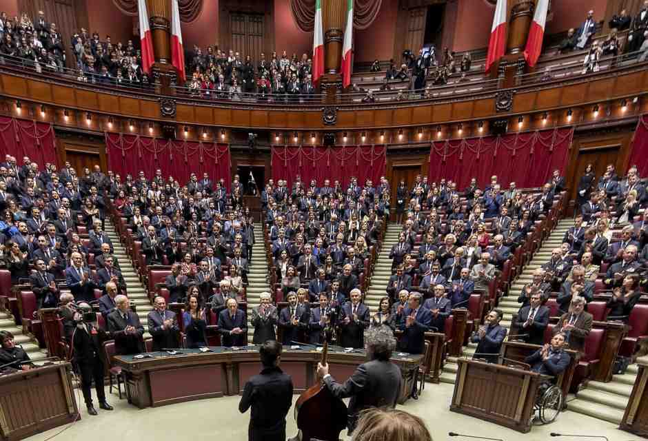 Cala la fiducia nelle istituzioni, un altro segno della crisi delle democrazie. Un sondaggio Ocse