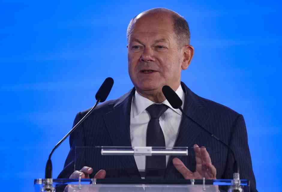 Unicredit sale al 21 per cento di Commerzbank, Scholz boccia l’operazione: “Atto ostile”