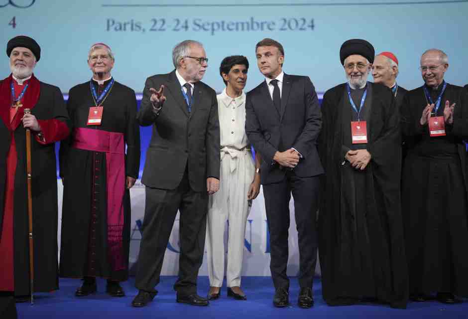 Interventista e poi pacifista. Il Macron double face