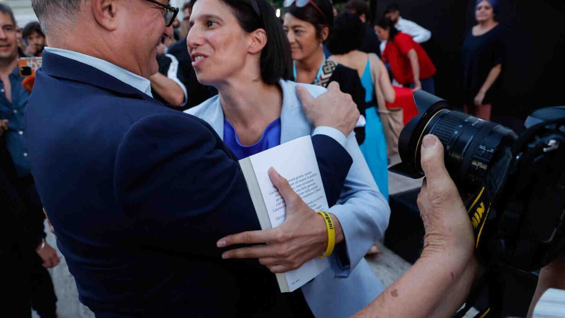 Gualtieri: “Mi ricandido”. Ma il collettivo del Nazareno pensa a Di Biase