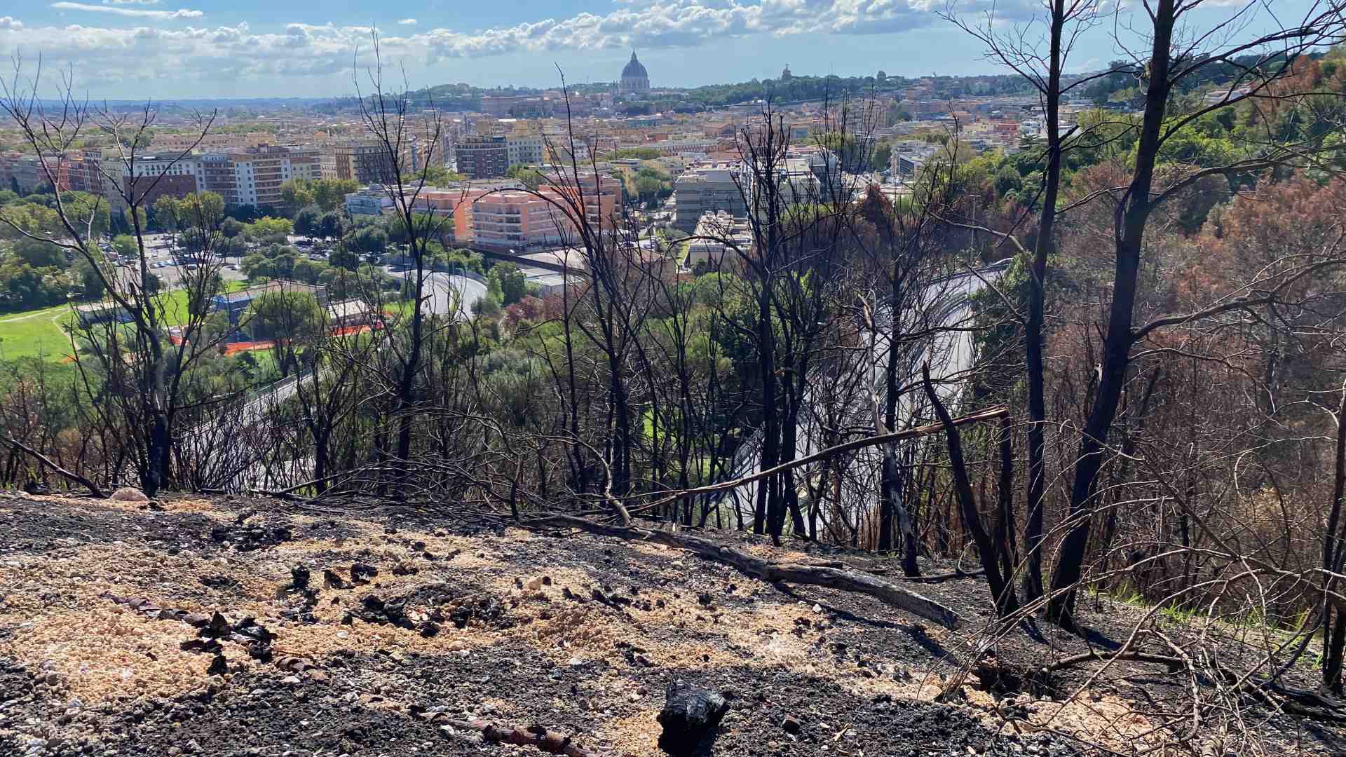 Dall’incendio di Monte Mario agli insediamenti abusivi a Termini. A volte il degrado è anche insicurezza