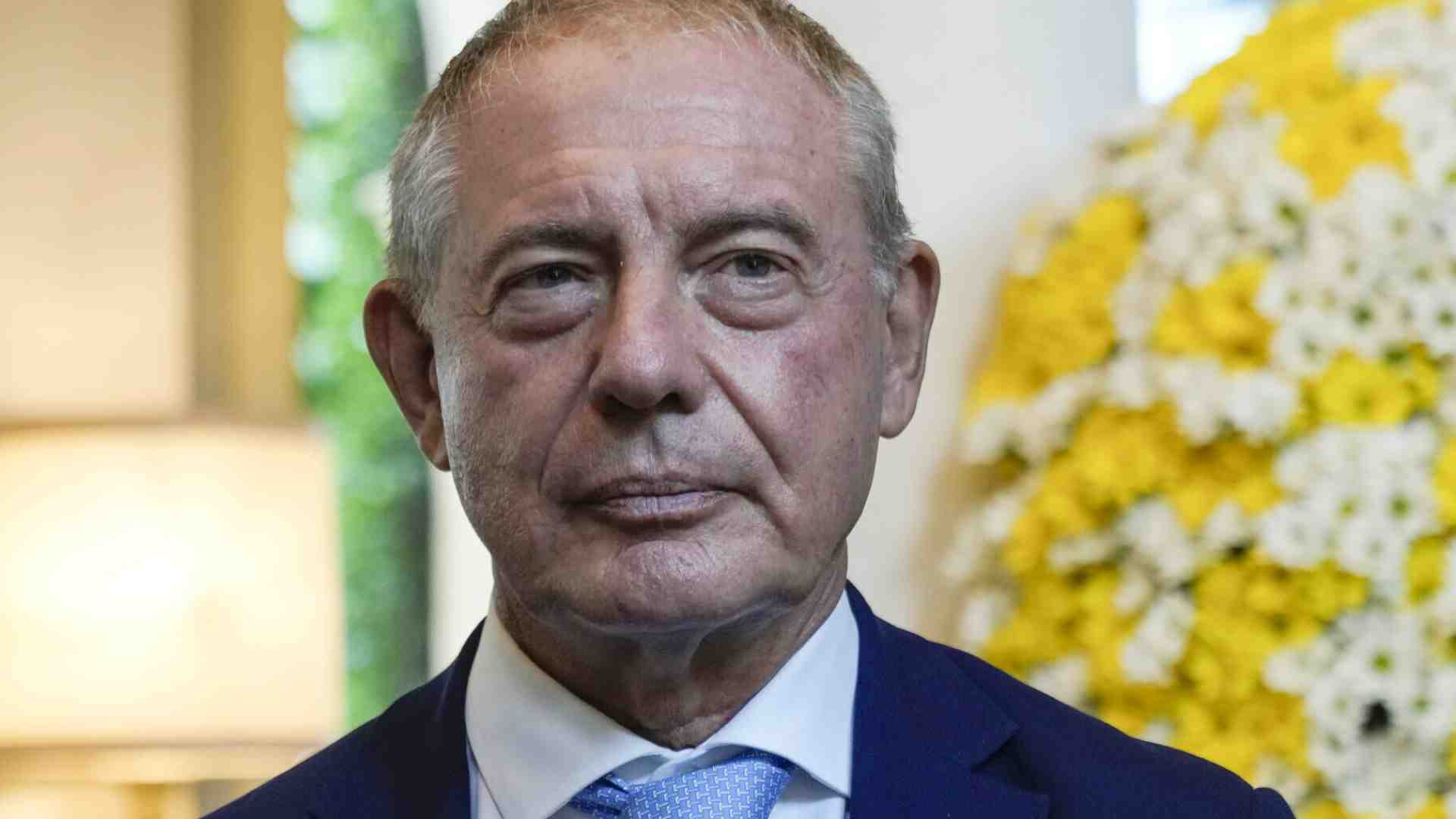 Urso vuole rinviare la scadenza del 2035 per il motore termico. La Germania no, ma lo sfrutta