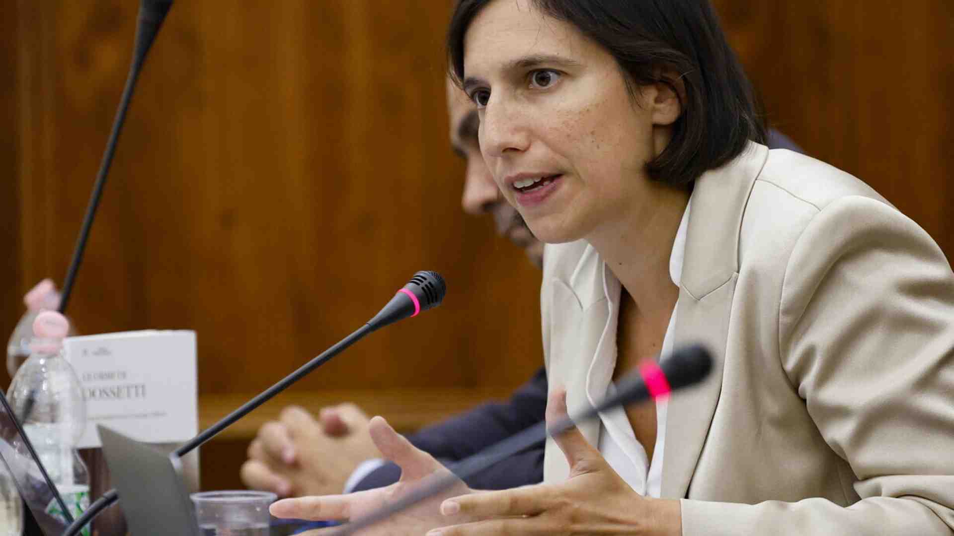 Schlein isolata sulla Rai. La linea unitaria delle opposizioni contro tele-Meloni va in frantumi