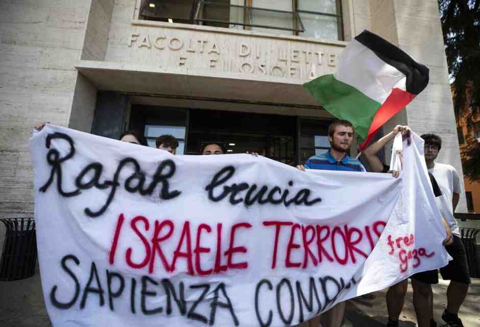 Il caso dell'ex terrorista palestinese invitata alla Sapienza. Picierno (Pd): "Un affronto alla storia di Roma"