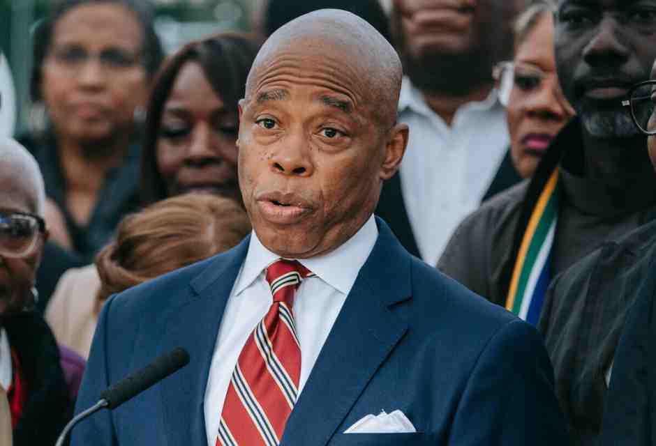 A New York il sindaco è accusato di corruzione in silenzio, contestato di reati certi. Poi c'è Genova