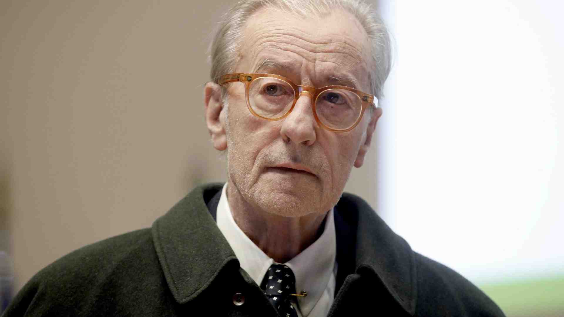 Peggio di una battutaccia di Feltri sui ciclisti da investire c'è solo chi lo prende alla lettera