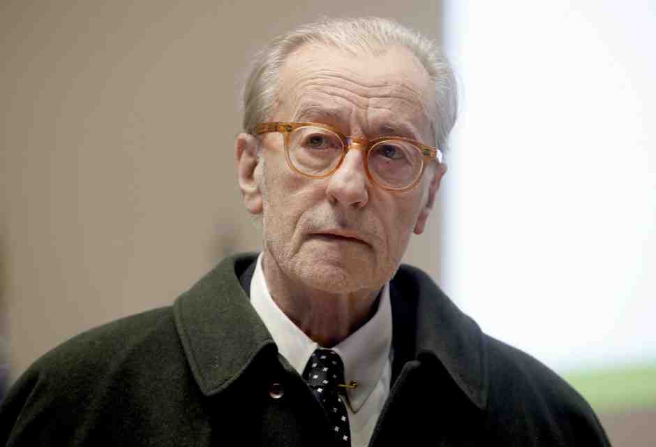 Peggio di una battutaccia di Feltri sui ciclisti da investire c'è solo chi lo prende alla lettera