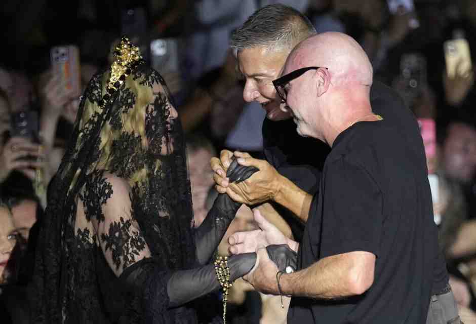 Il velo pietoso: dalle incisioni secentesche alle sfilate di Madonna