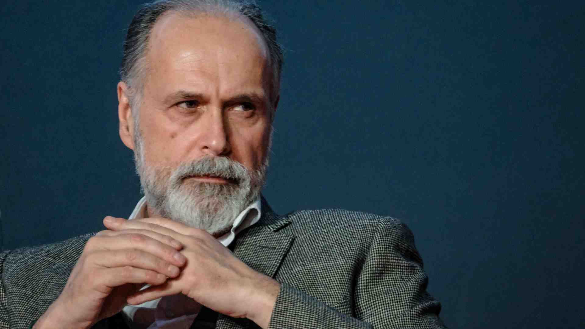 Ritratto di Giampaolo Rossi, nuovo ad Rai. Il "garibaldino di destra" con l'edera e la pipa