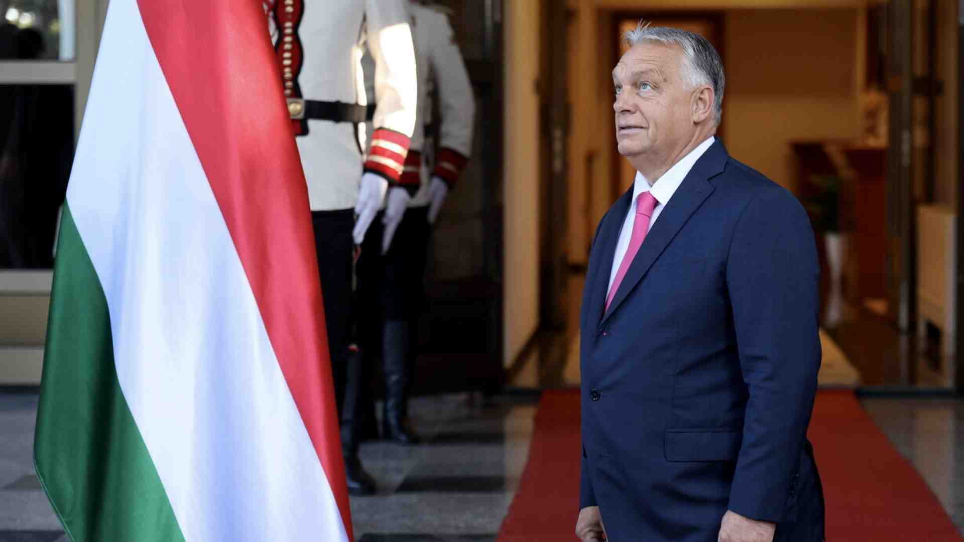 Altro che Soros: ecco come una banca vicina a Orbán ha prestato milioni di euro a Vox