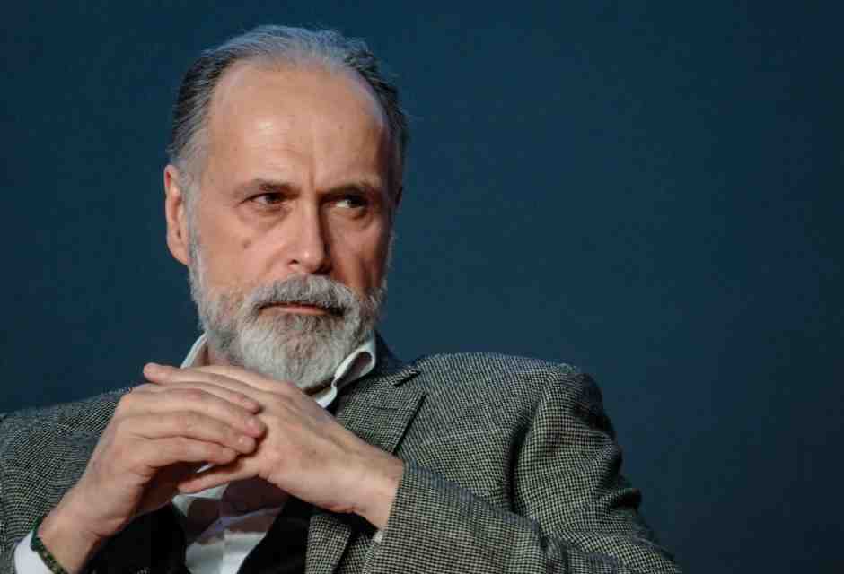 Ritratto di Giampaolo Rossi, nuovo ad Rai. Il "garibaldino di destra" con l'edera e la pipa