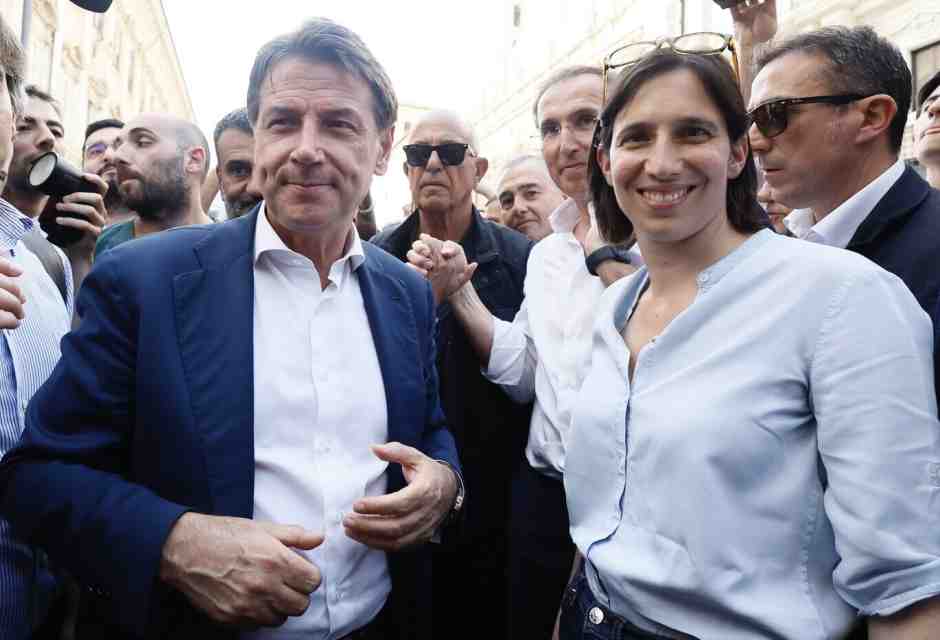 Mugugni dem su Conte e Schlein, ma la segretaria non cambia rotta