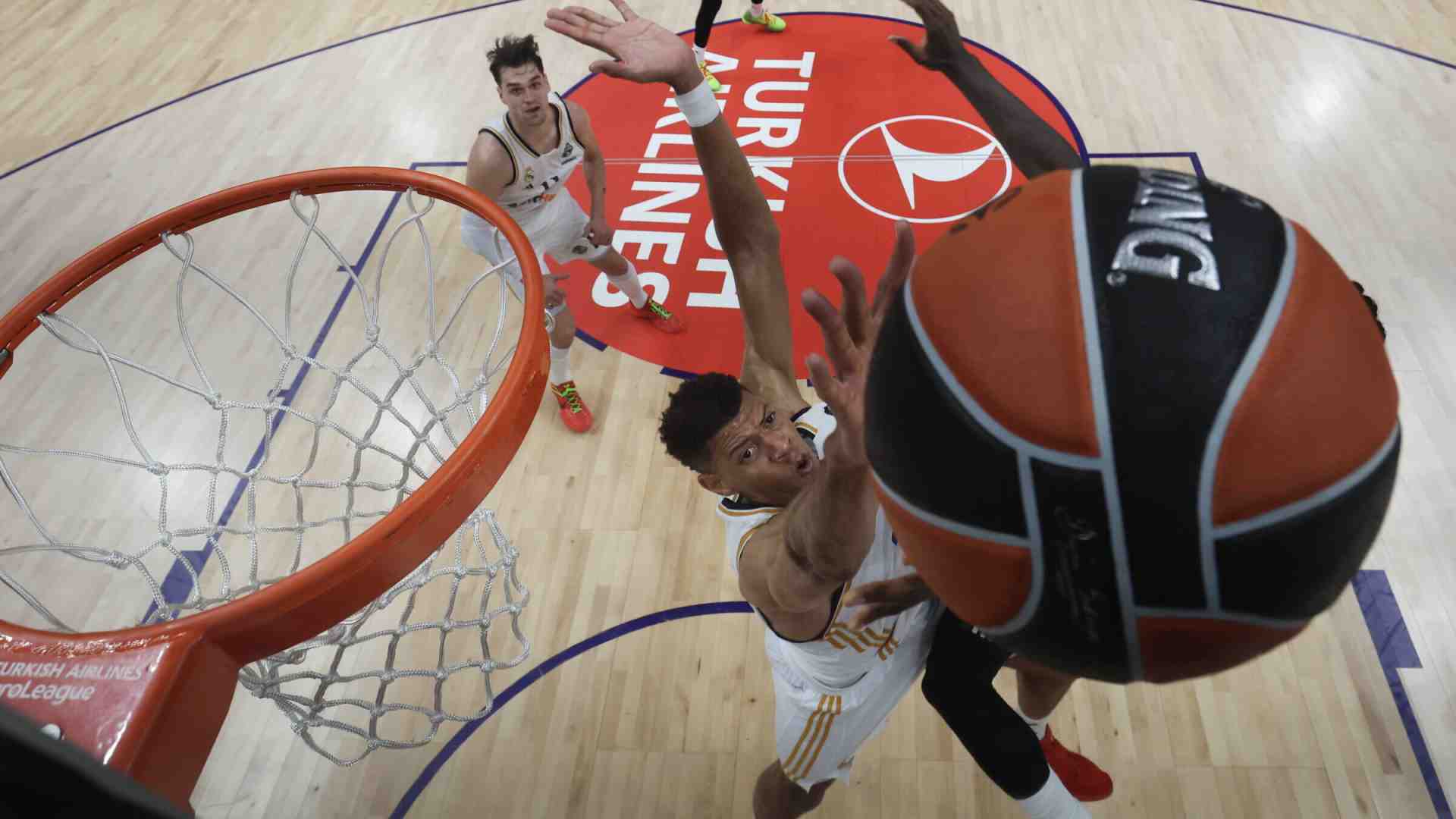 Un'immagine della finale dell'Eurolega 2023-2024 tra Real Madrid e Panathinaikos (foto Getty Images)<br />