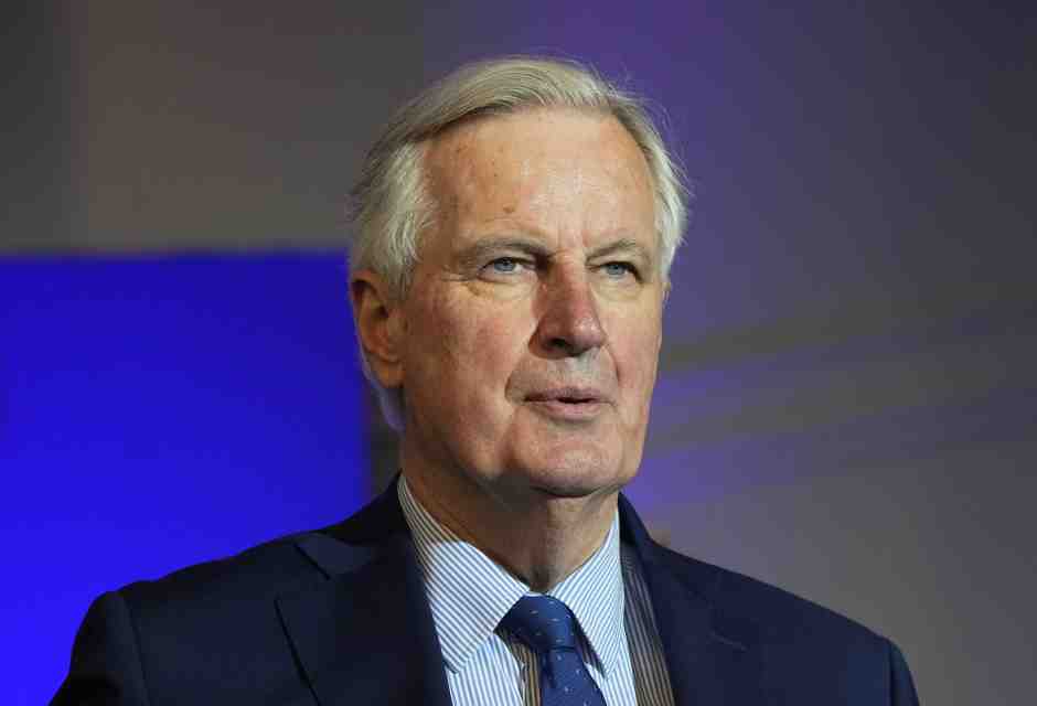 I compromessi di Barnier, che cerca alleati nelle estreme destra e sinistra