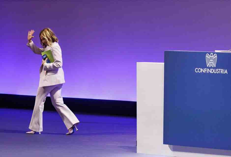 I primi due anni di Meloni spiegati con le splendide piroette sui poteri forti