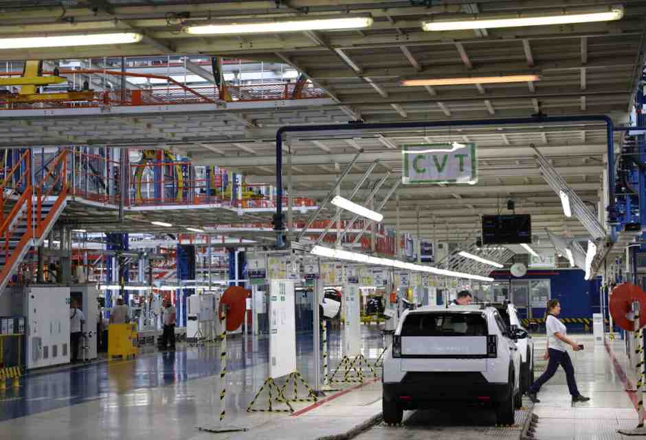 Le ruote sgonfie di Stellantis. Cala la produzione e il rischio ricade sui lavoratori