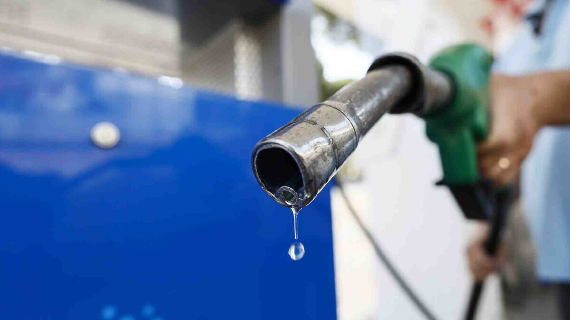 Meloni, Giorgetti e il problema dell’“allineamento” delle accise