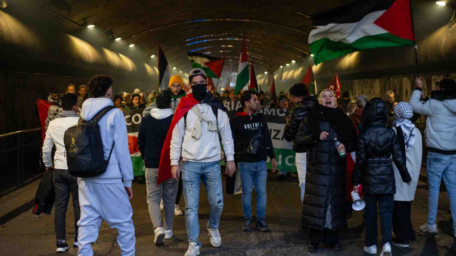 Tra il pittoresco e il violento, l'Italia si accontenta della piccola cronaca