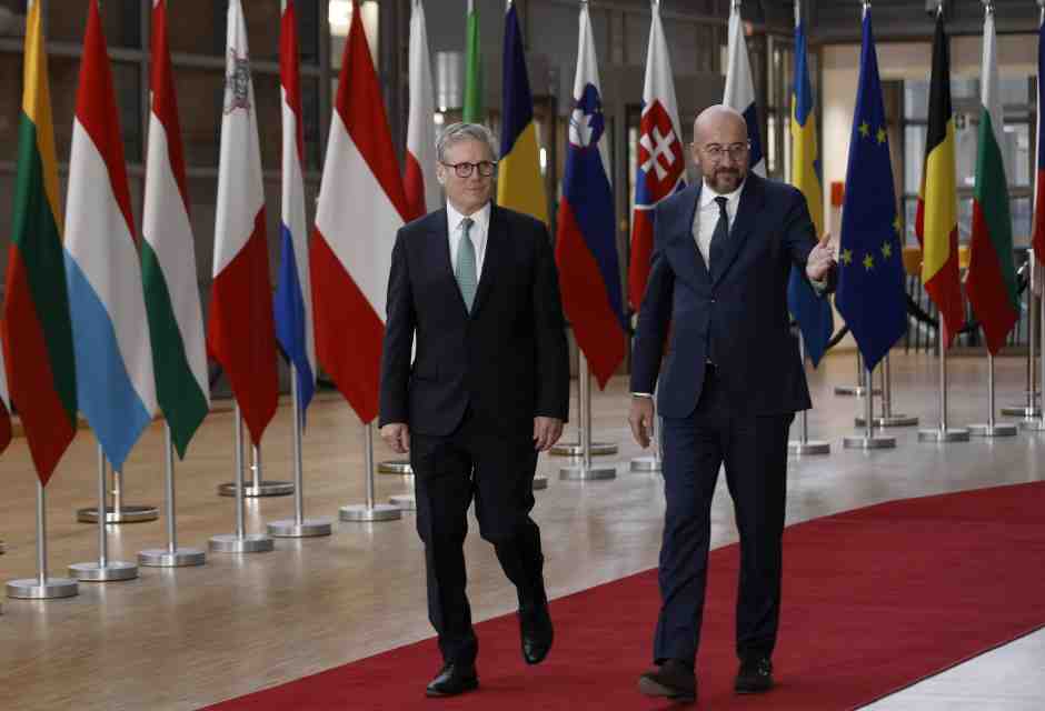 L’Ue spera nella buona volontà di Starmer che va a Bruxelles con un “reset” post Brexit molto limitato