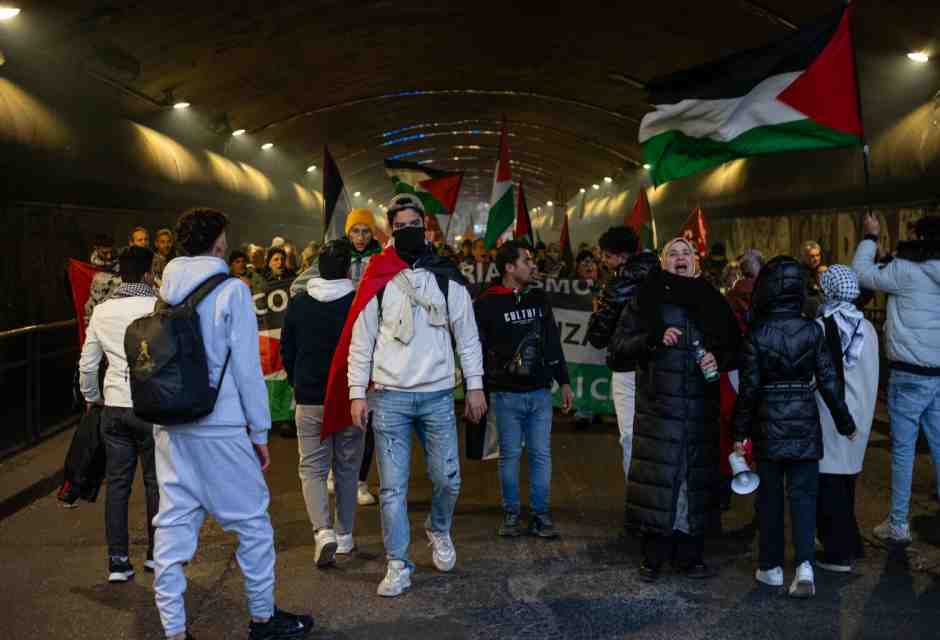 Tra il pittoresco e il violento, l'Italia si accontenta della piccola cronaca