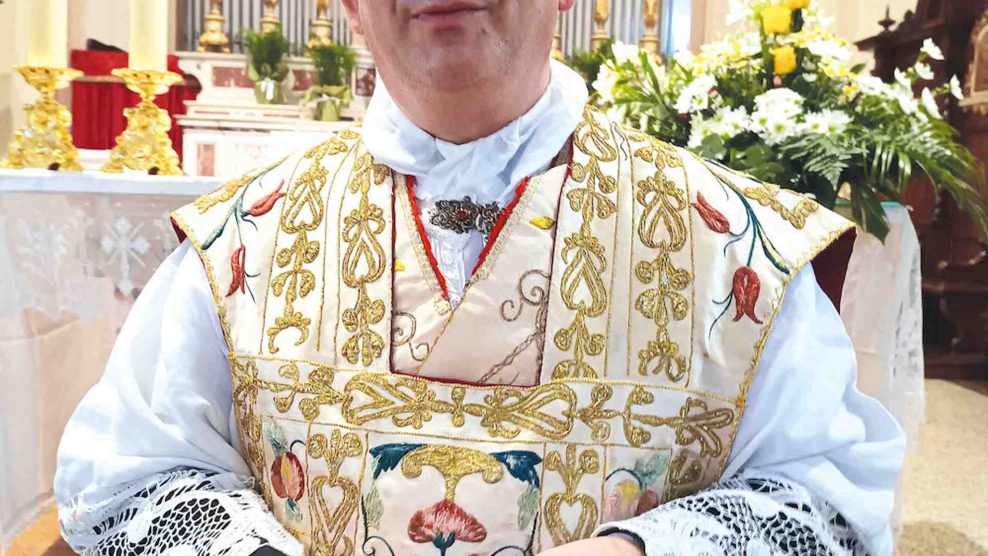 Cassone - Le reliquie dei santi patroni solcano le acque del lago