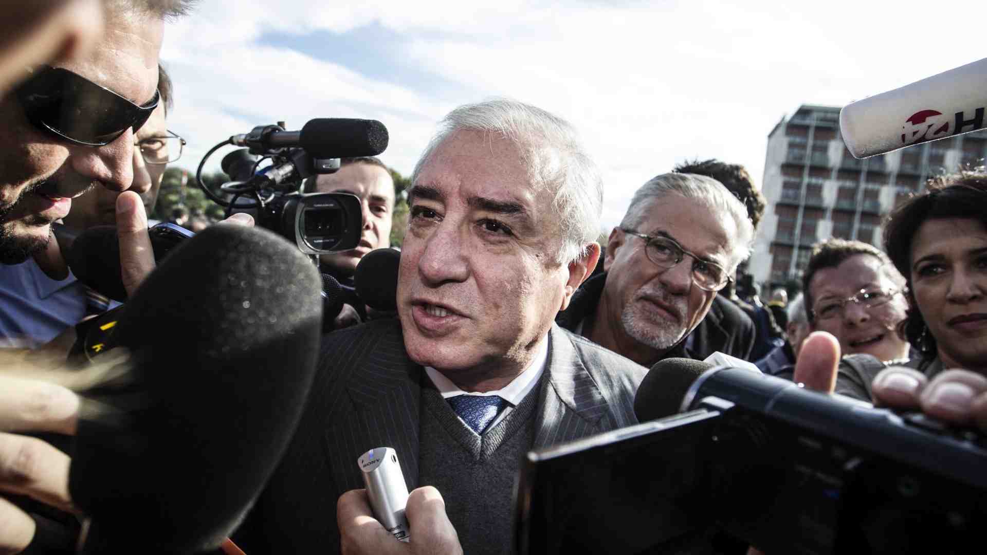 Dell'Utri indagato da trent'anni per le stragi mafiose grazie a un trucco dei pm di Firenze