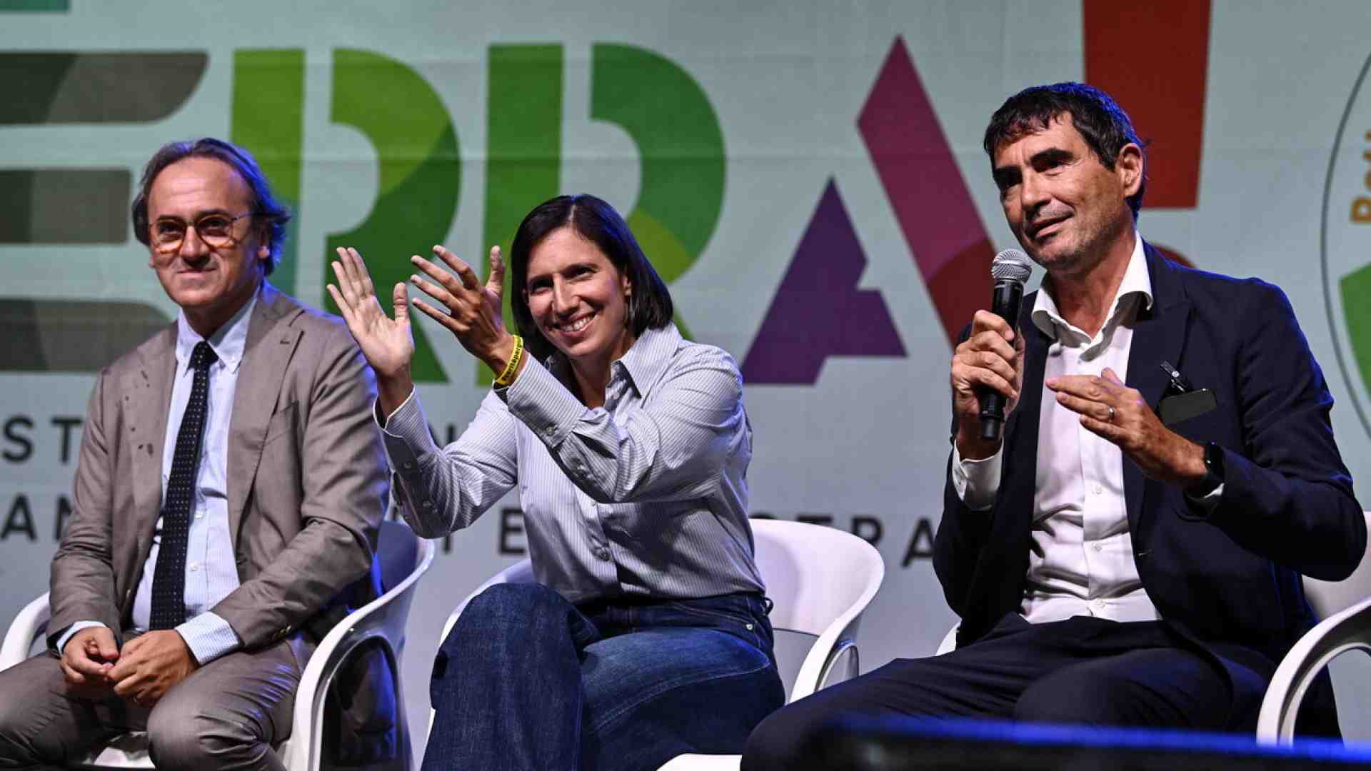 La sinistra fossile sulle accise Pd e Avs contro Meloni per il taglio dei sussidi ambientalmente dannosi