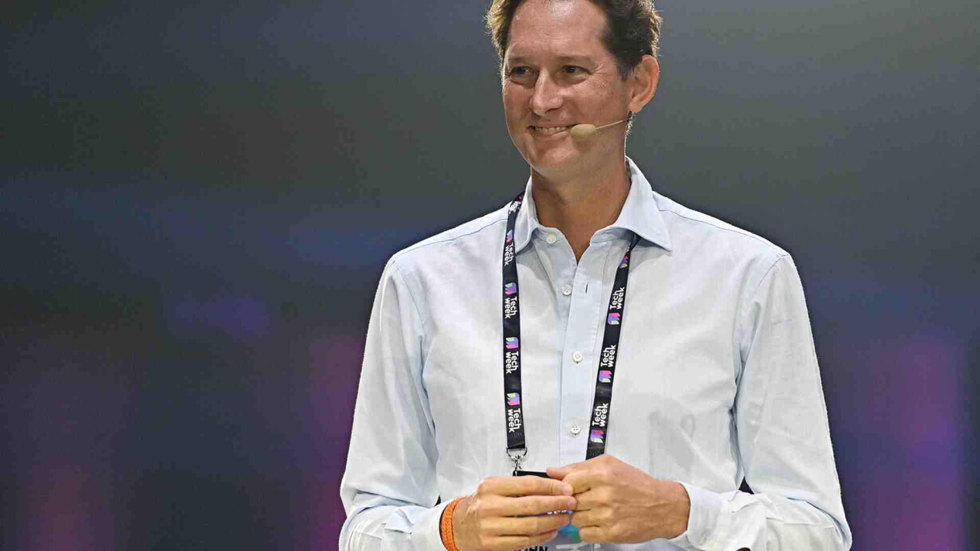 Elkann si sfila dalla guida di Gedi e apre nuovi scenari sugli investimenti a breve termine
