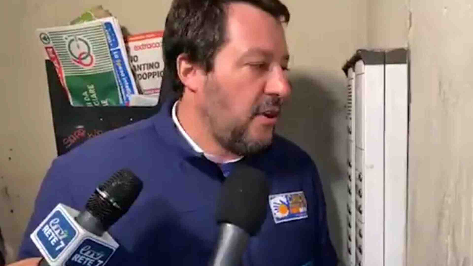 Avvistato Salvini al citofono