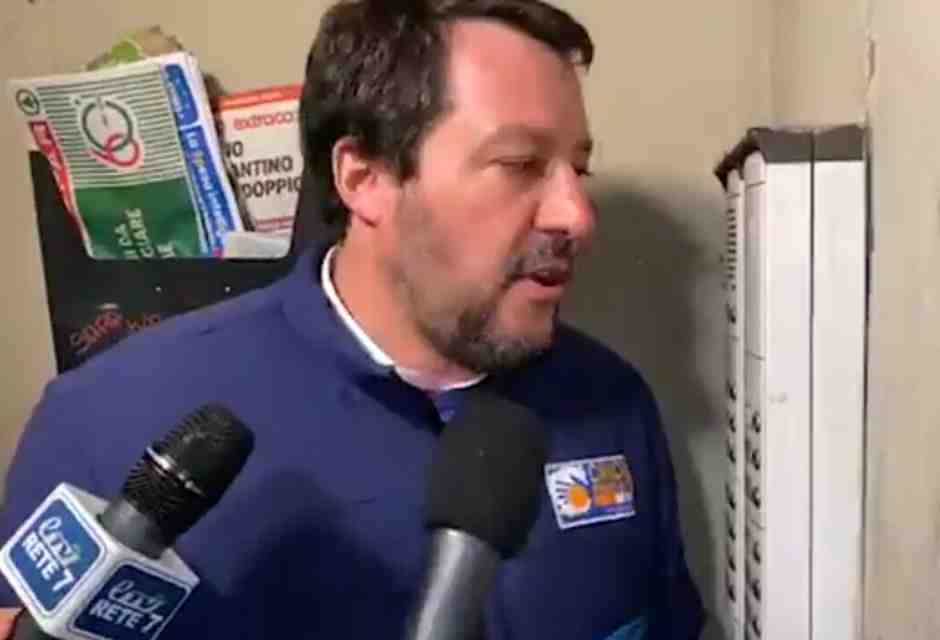 Avvistato Salvini al citofono