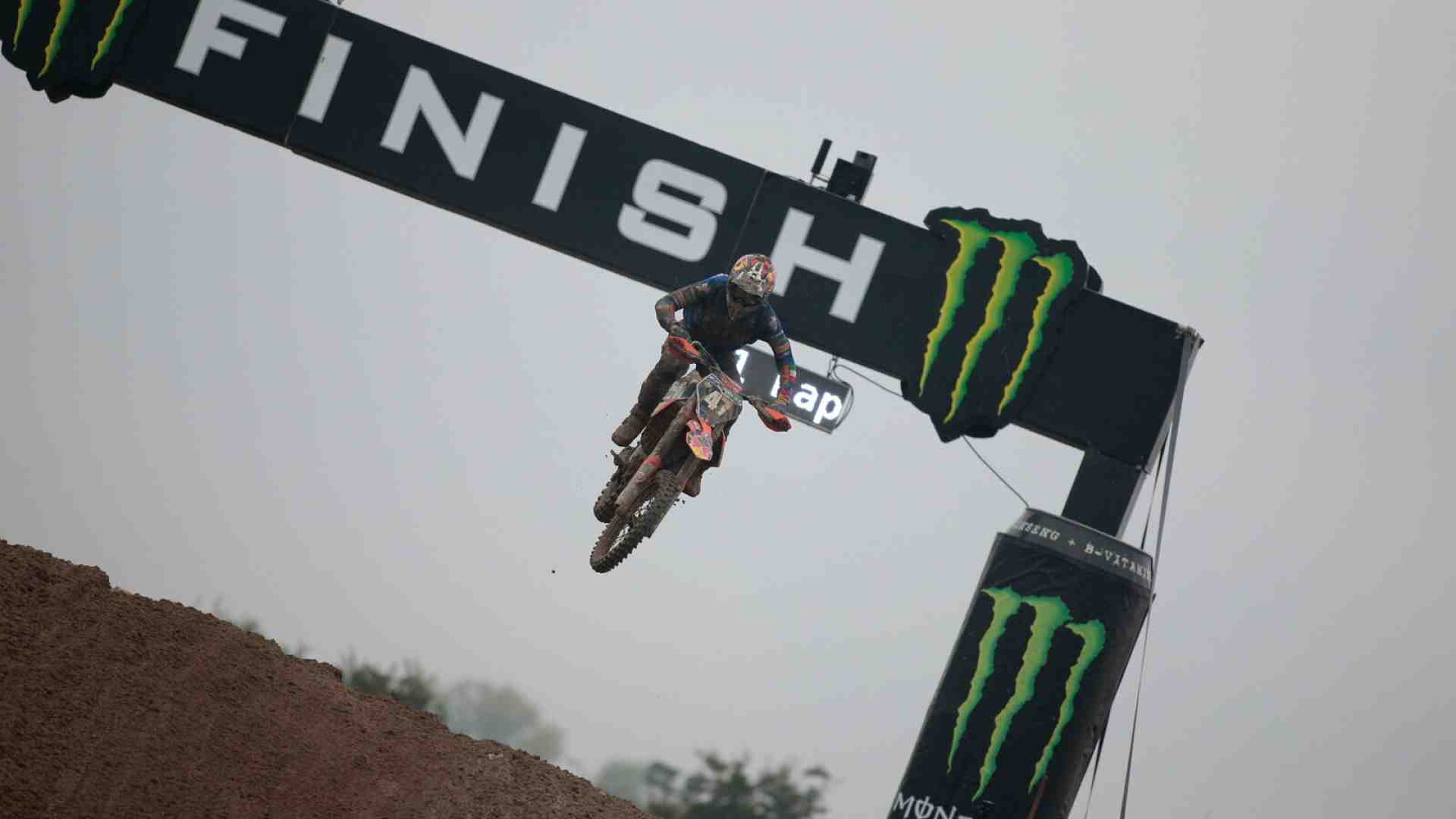 A Matterley Basin, Regno Unito, si corre l'olimpiade del motocross