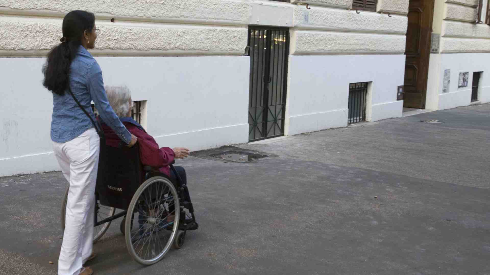 Anche colf e badanti hanno famiglia: molte lasciano per stare con i genitori