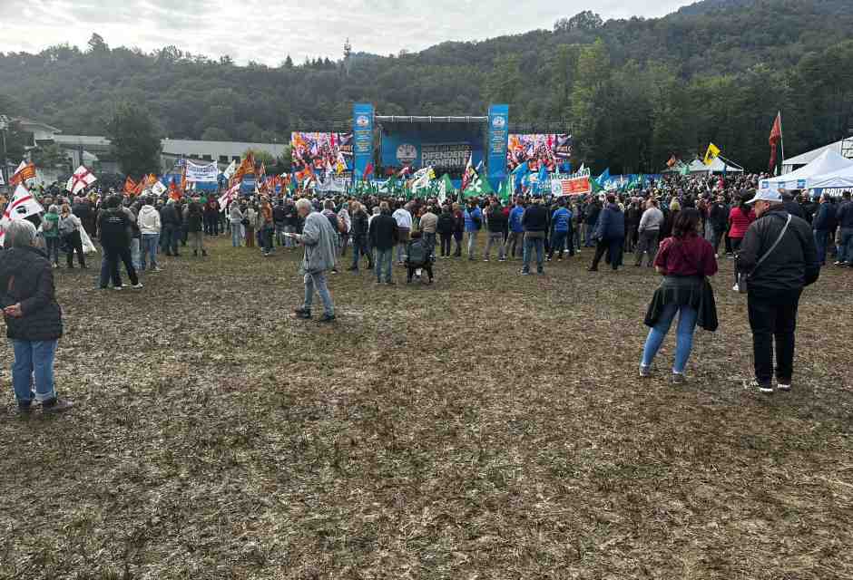 Triste Pontida. Gente poca, Vannacci superstar. Orban: “Salvini eroe. Bruxelles va occupata, presa”