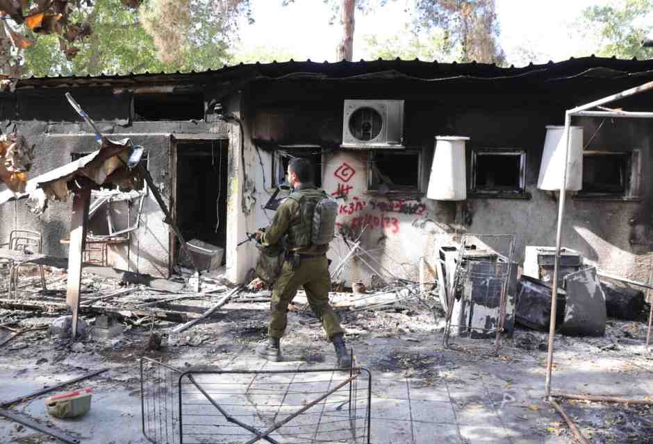 Anche la speranza fa male nel giorno che dura da un anno : il 7 ottobre della famiglia Bibas