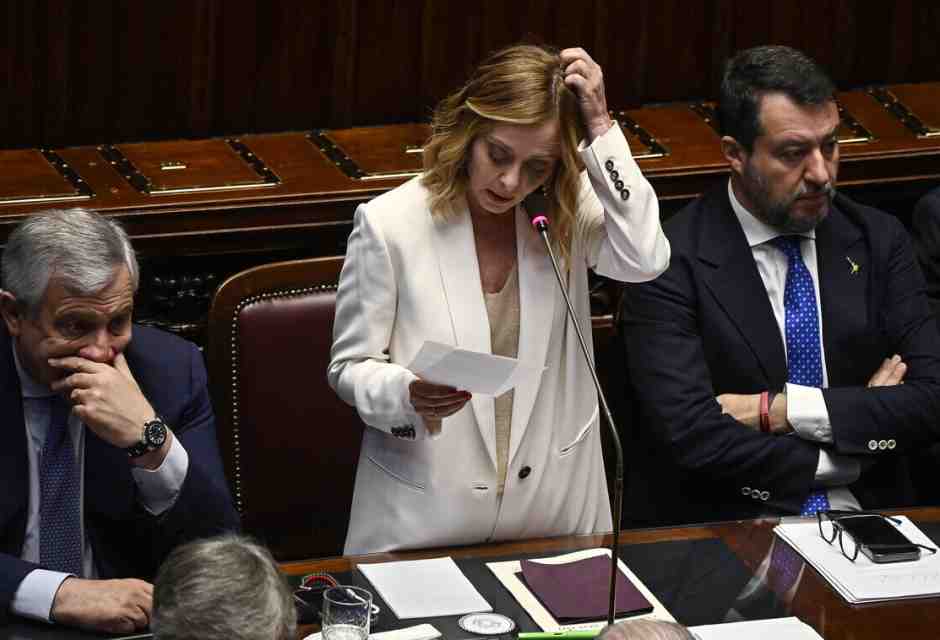 Consulta, il centrodestra vota scheda bianca, le opposizioni unite disertano: salta l'elezione di Marini