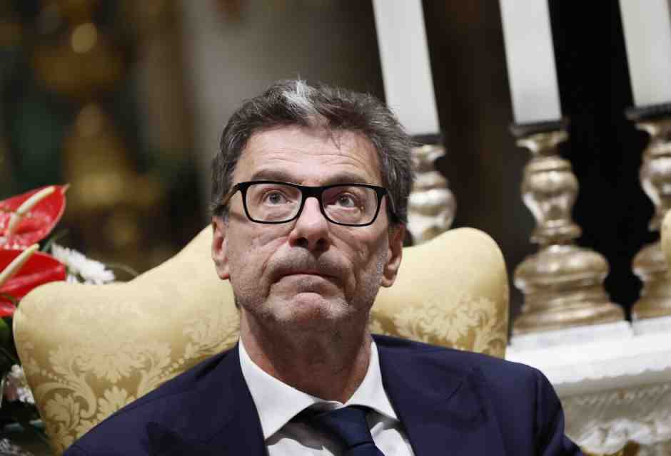 Il risveglio di Giorgetti e una manovra che rinasce dalle contraddizioni