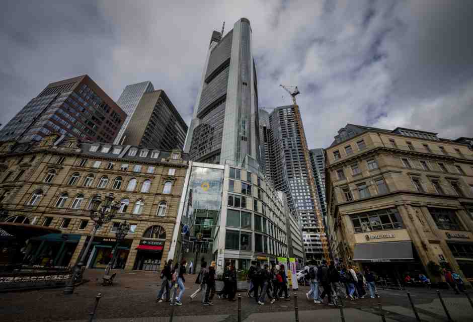 Meloni, Commerzbank e l’alibi di Berlino