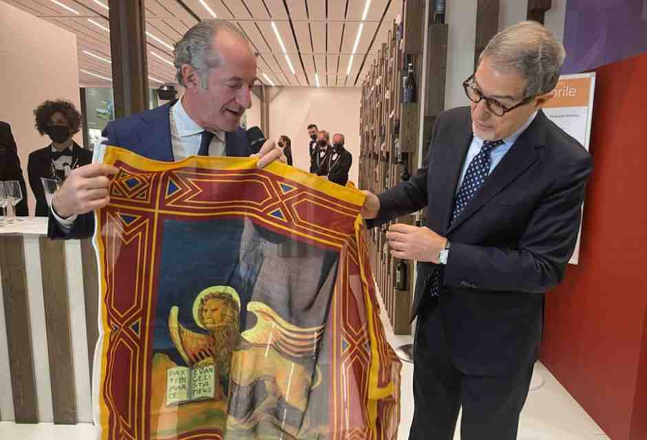 Zaia a Musumeci: "Stai sereno, nessuno ti porterà via la scrivania". E tira dritto sull'Autonomia