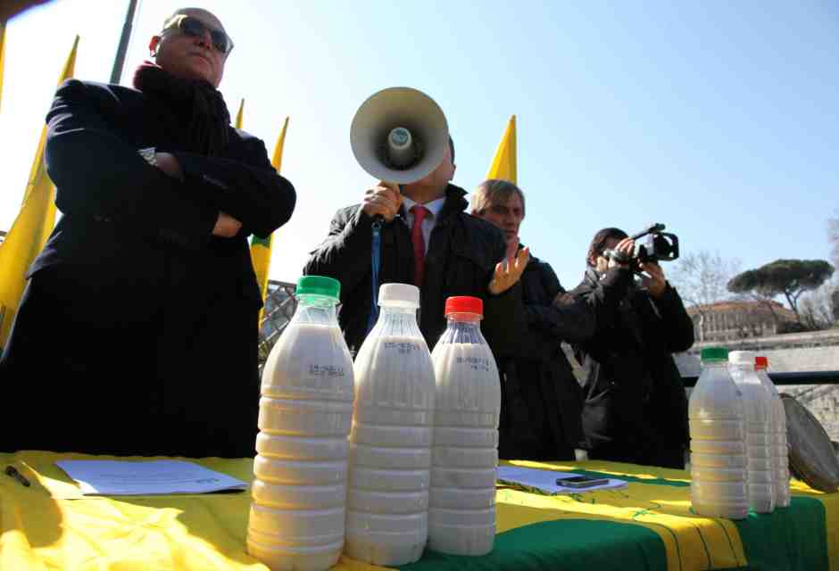 Rotto l’idillio Coldiretti-destra nel Lazio, a suon di esposti sulla “crisi del latte”