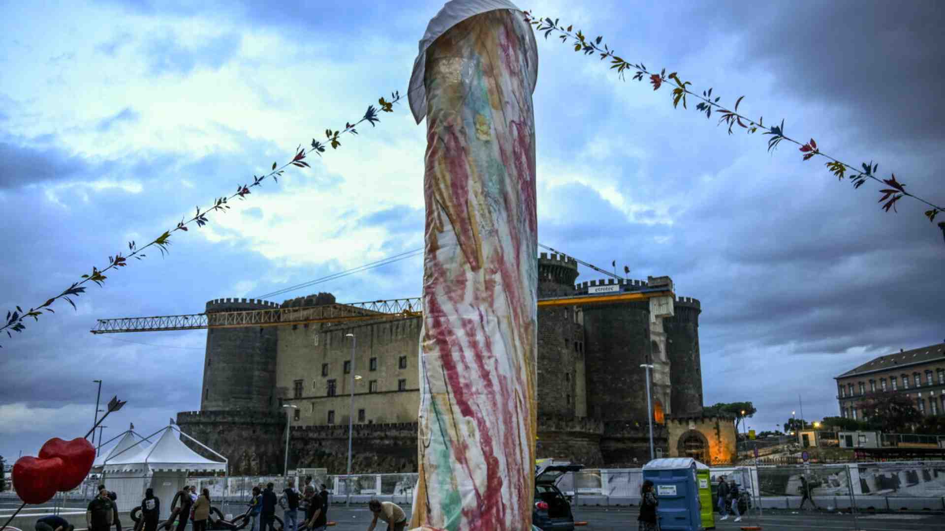 Qui dove il pisellone di Pulcinella è arte e il sedere della Spigolatrice è un’offesa