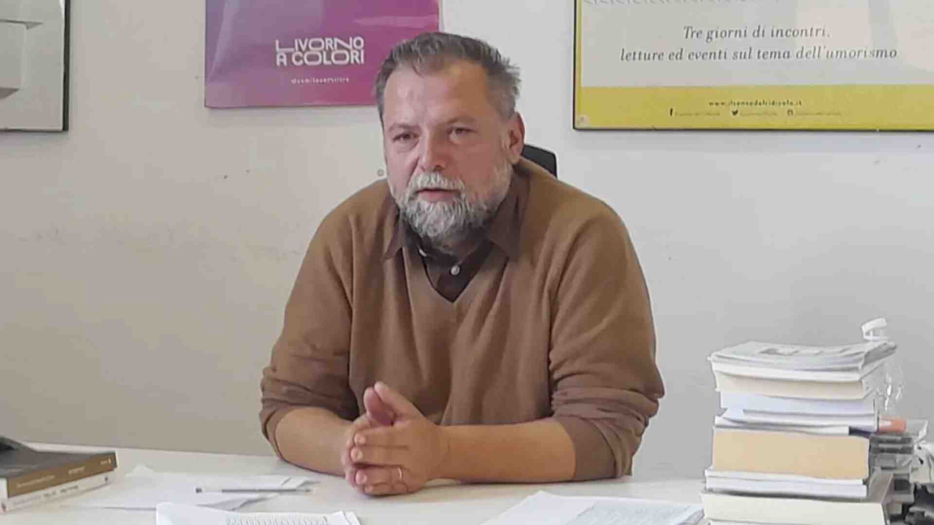 La sinistra del "narcisismo etico" ha fatto dimettere Simone Lenzi per dei tweet