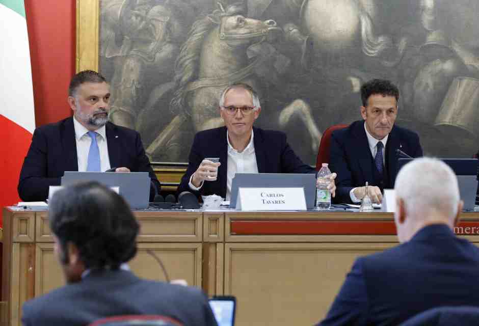 Tavares alla Camera: "Le auto elettriche costano troppo, senza incentivi non ce la facciamo"
