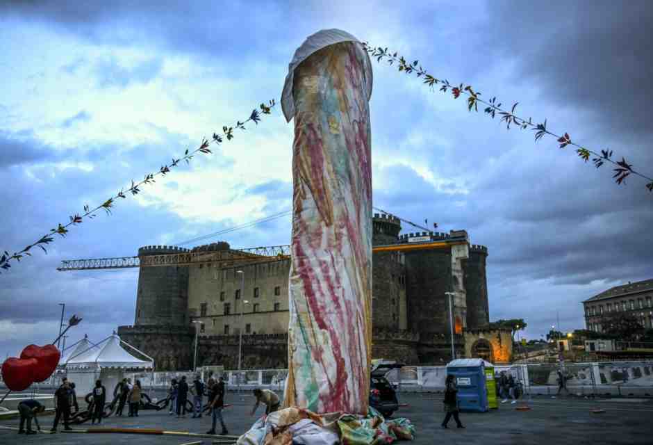 Qui dove il pisellone di Pulcinella è arte e il sedere della Spigolatrice è un’offesa