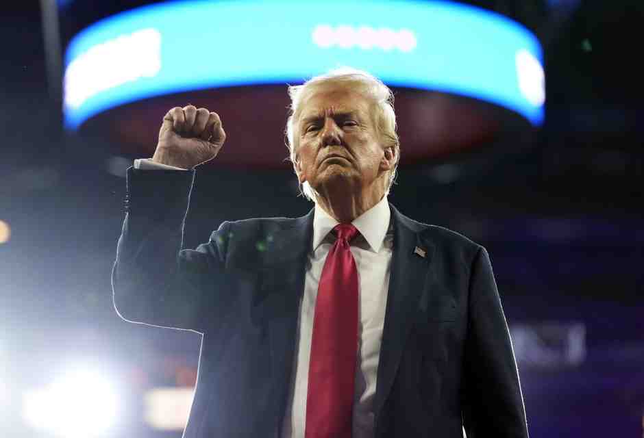 Come attecchisce una bugia. Così Trump distorce la realtà di Charleroi